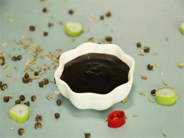 Fish head sauce in casserole