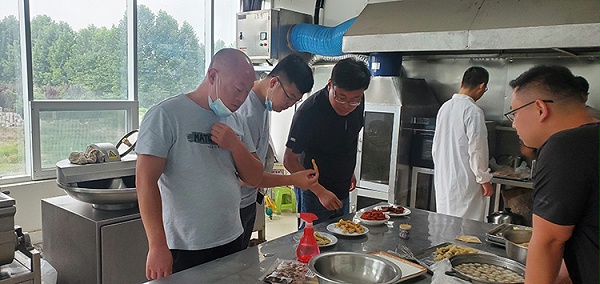 Old customer Zhucheng Zhu Fuhua Food visit, purchase small crispy meat pulp powder and tenderloin marinade